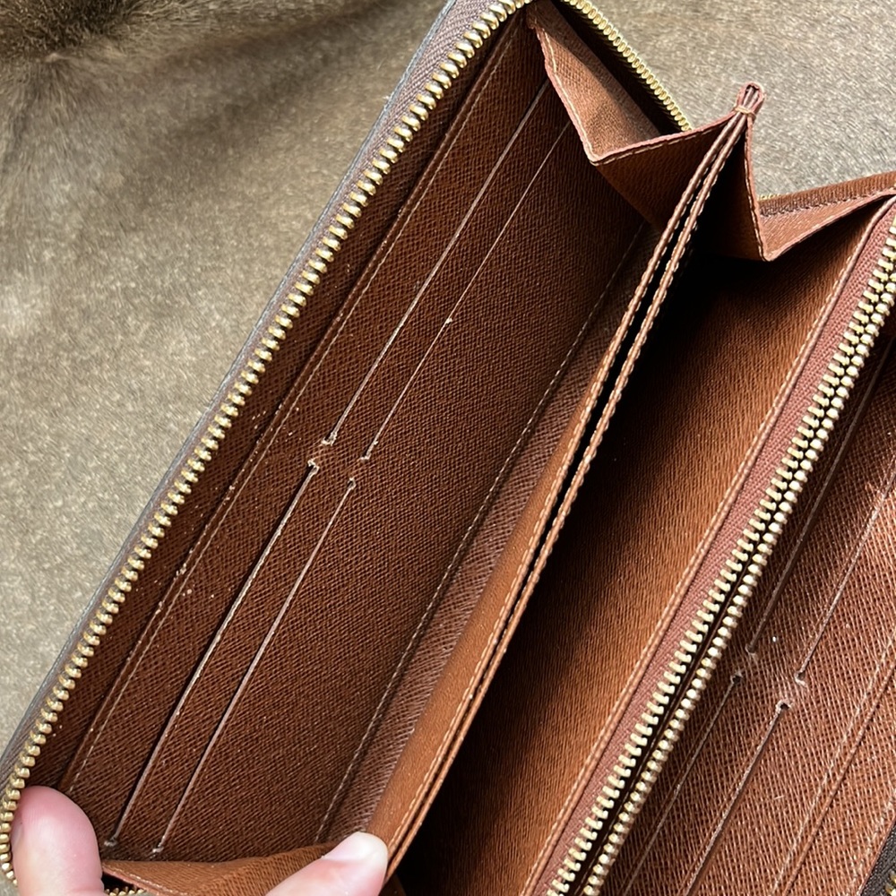 LOUIS VUITTON Zippy Wallet Long Monogram - Picture 8 of 14